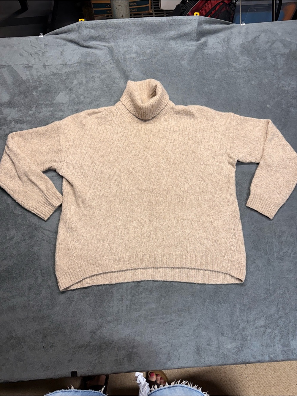 Relaxed Women's Yak/Alpaca/Merino-Blend Turtleneck Sweater in Beige
